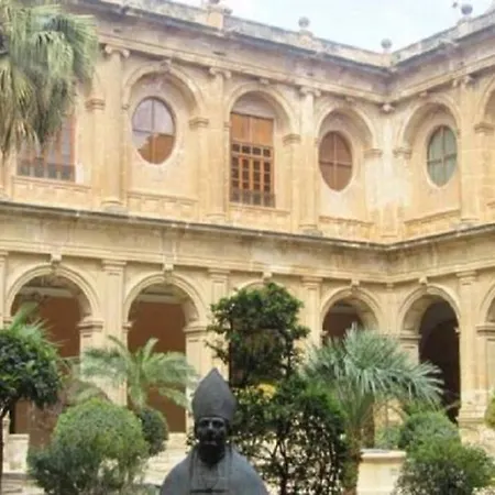 Cala Isa Nyaraló *